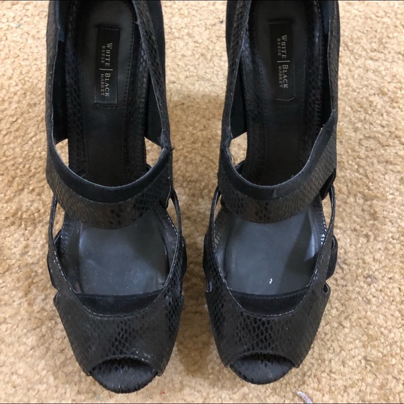 Size 10 Black leather and Suede pump - Picture 2 of 3